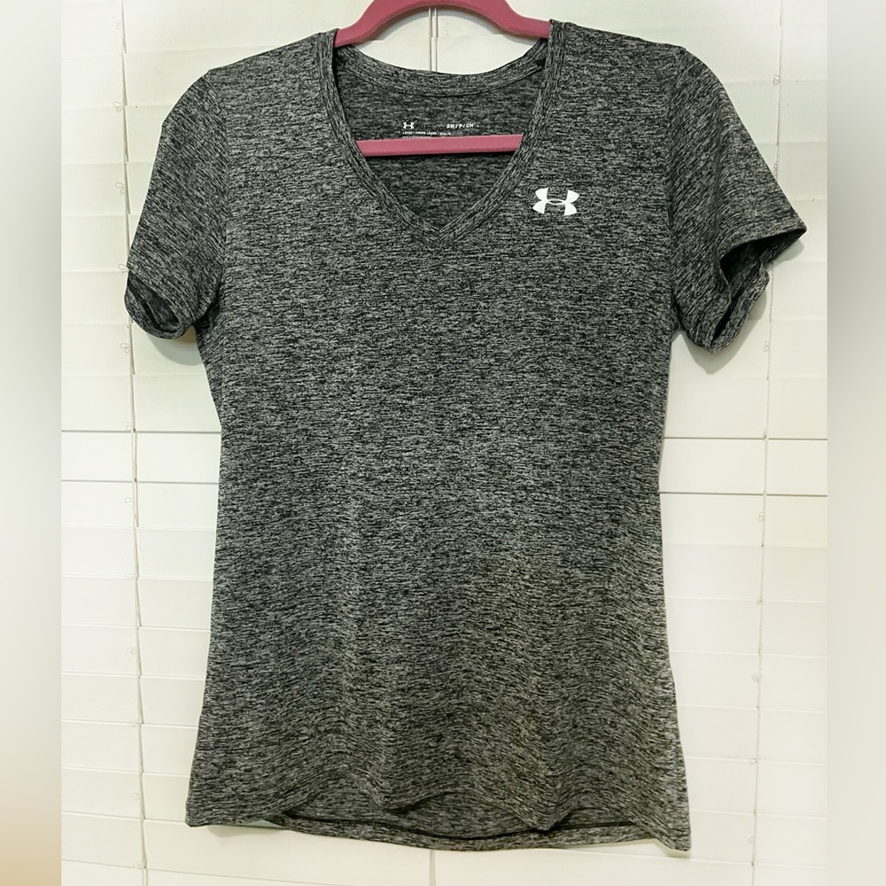 Under Armour V Neck, Short Sleeve Women’s Shirts Sz SM